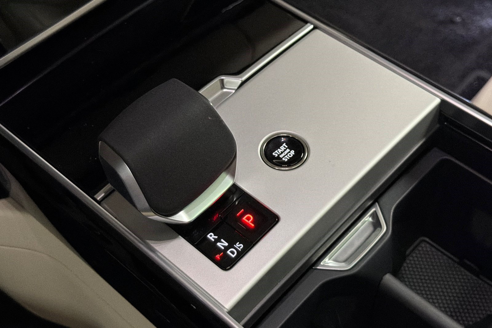 New 2026 Land Rover Range Rover SE AWD/4WD image 16