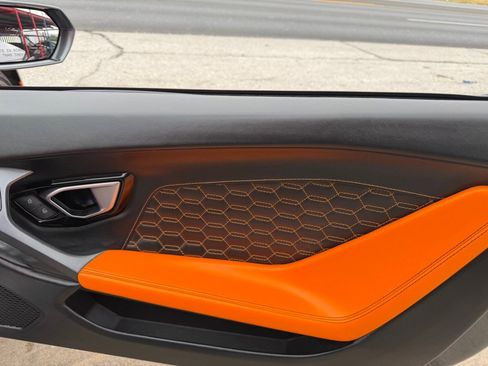Used 2019 Lamborghini Huracan LP 580-2 image 4