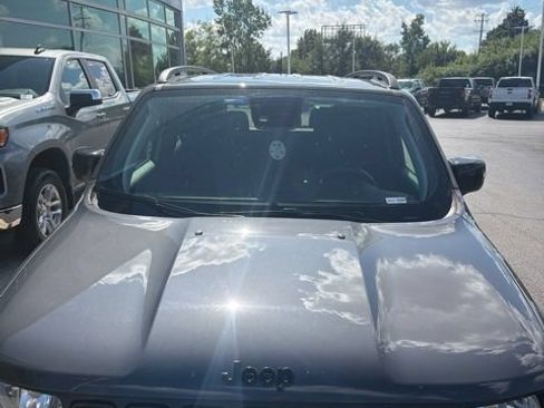 Used 2023 Jeep Renegade Altitude w/ Convenience Group I AWD/4WD image 5