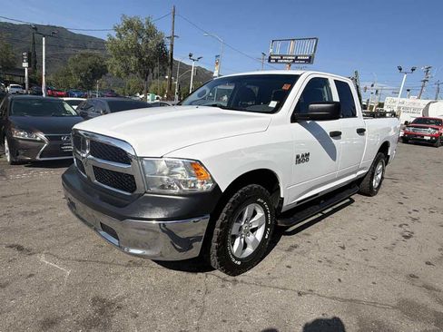 Used 2018 RAM 1500 ST w/ SXT Appearance Group AWD/4WD image 3