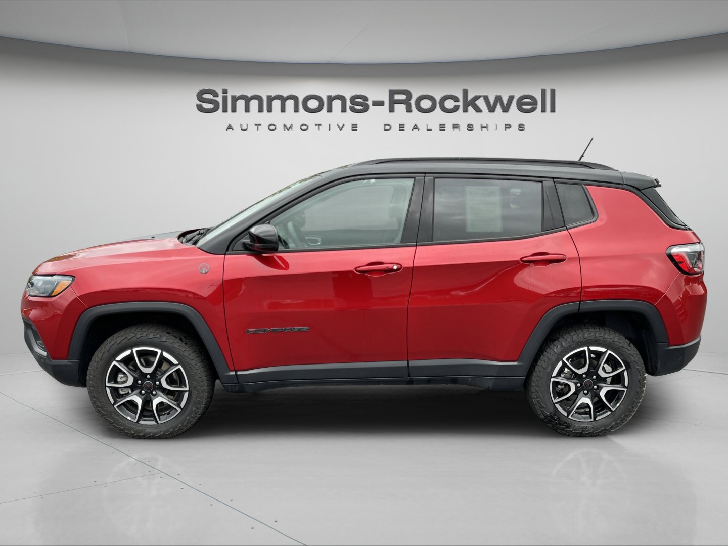 Used 2025 Jeep Compass Trailhawk AWD/4WD image 2
