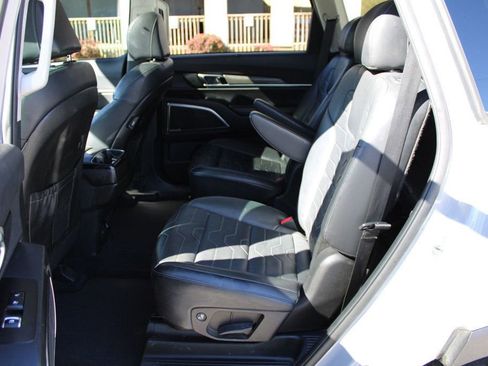 Used 2022 Kia Telluride SX w/ SX Prestige Package image 10