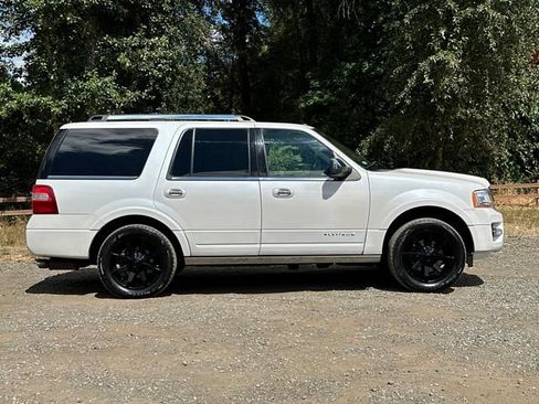 Used 2017 Ford Expedition Platinum AWD/4WD image 11