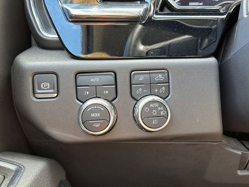 Used 2025 GMC Sierra 1500 SLT image 23