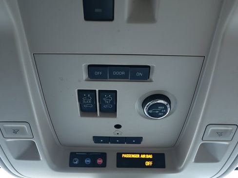 Used 2018 Cadillac Escalade Luxury AWD/4WD image 18