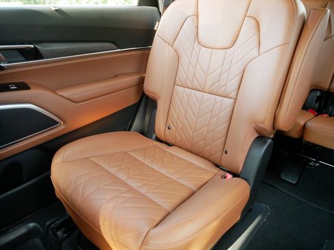 Certified 2025 Kia Telluride SX Prestige X-Line AWD/4WD image 12