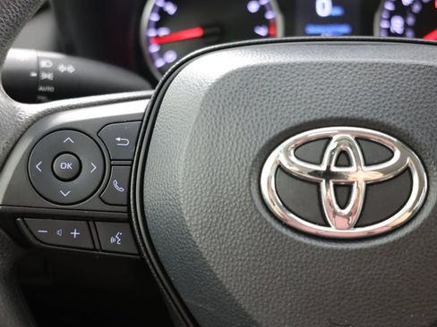 Used 2022 Toyota RAV4 XLE AWD/4WD image 25