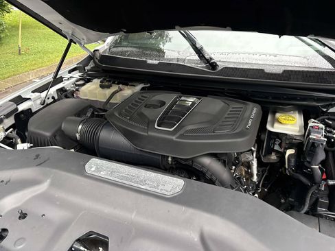 Used 2023 Jeep Grand Wagoneer Series III AWD/4WD image 36