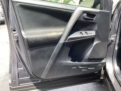 Used 2017 Toyota RAV4 LE FWD image 28