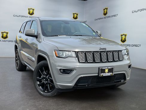 Used 2019 Jeep Grand Cherokee Altitude RWD image 3