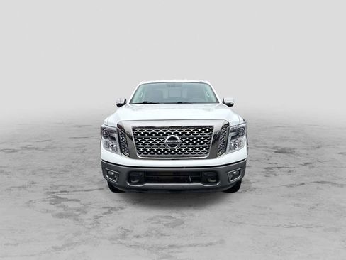 Used 2018 Nissan Titan S image 3