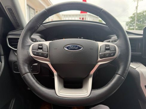 Used 2020 Ford Explorer XLT w/ Equipment Group 202A AWD/4WD image 11