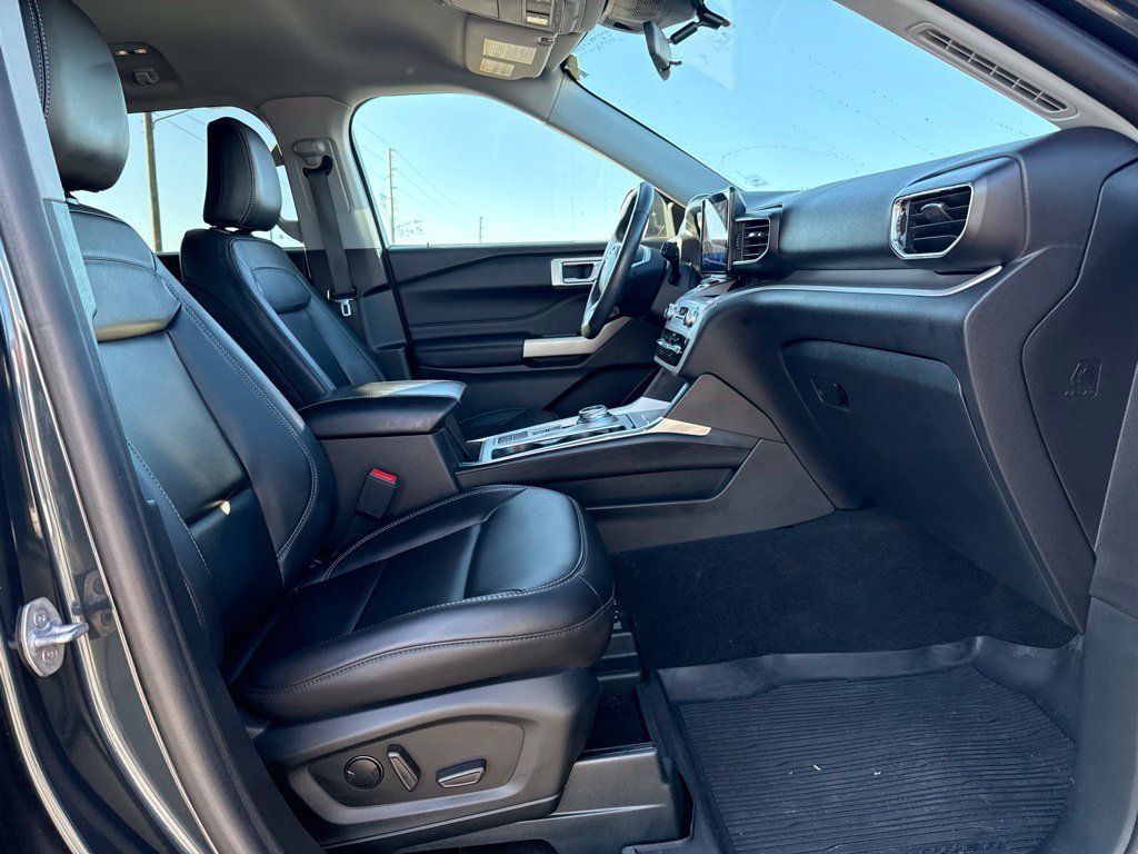 Used 2023 Ford Explorer XLT w/ Equipment Group 202A RWD image 10