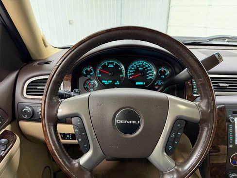 Used 2014 GMC Sierra 2500 Denali w/ Suspension Package, Off-Road image 19