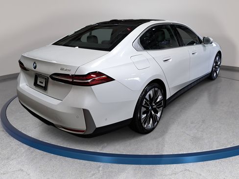 New 2026 BMW 530i w/ Premium Package image 5