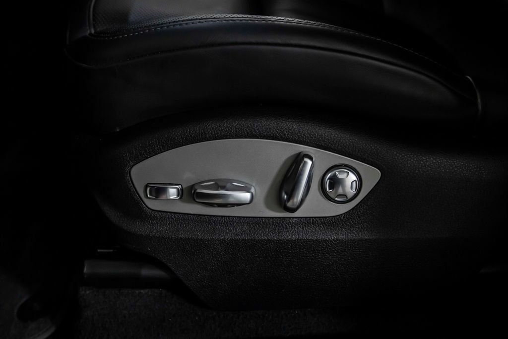 Used 2020 Porsche Macan AWD/4WD image 20