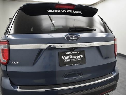 Used 2018 Ford Explorer XLT w/ Equipment Group 202A image 6
