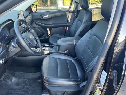 Used 2020 Ford Escape Titanium w/ Titanium Premium Package 2.0 AWD/4WD image 14