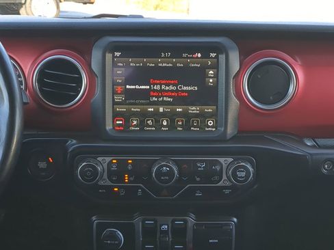 Used 2021 Jeep Gladiator Rubicon image 16