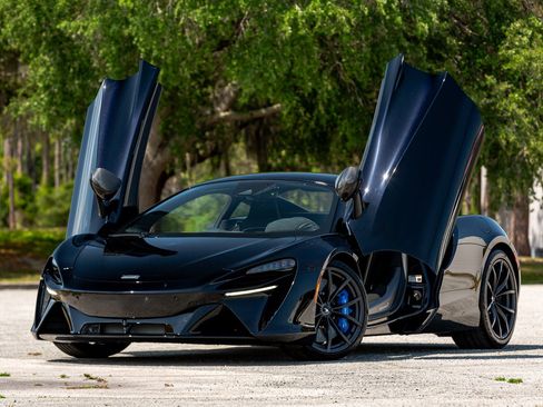 Used 2023 McLaren Artura image 4