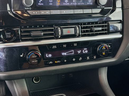 Used 2025 Nissan Pathfinder SV FWD image 23
