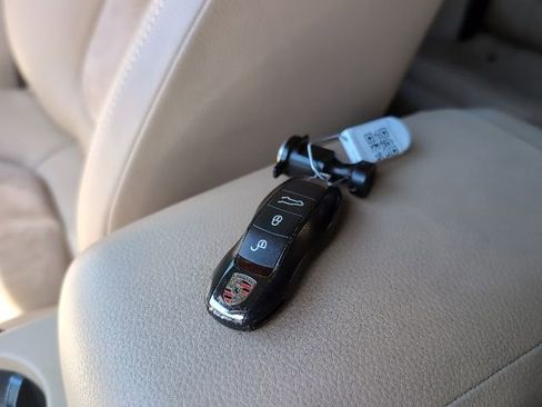 Used 2018 Porsche Macan image 30