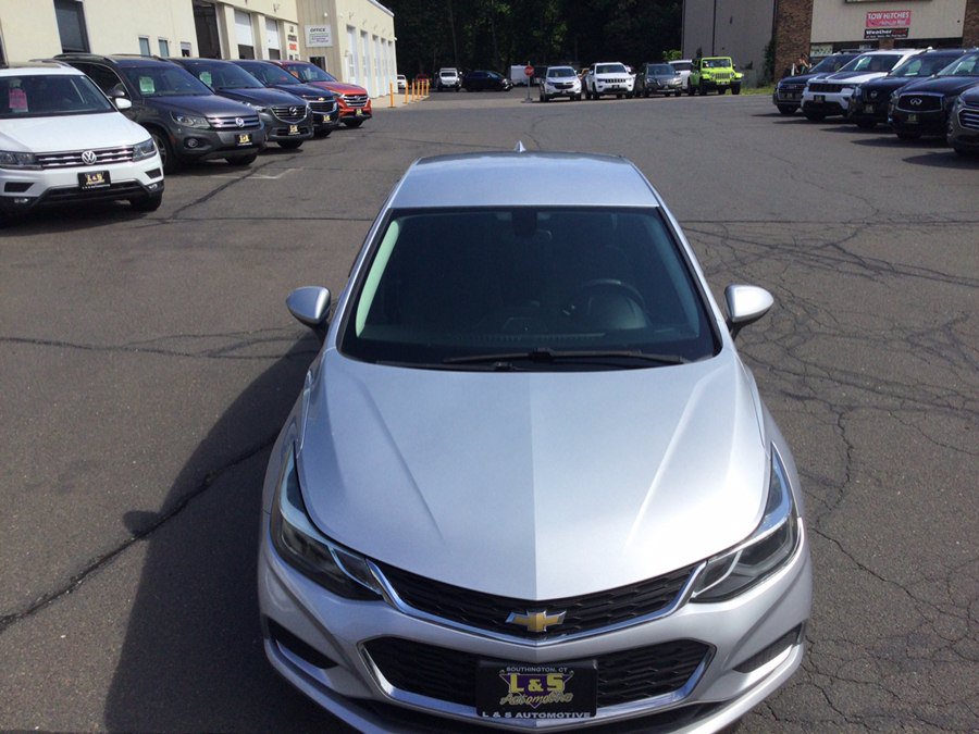 Used 2017 Chevrolet Cruze LT w/ Convenience Package FWD image 5