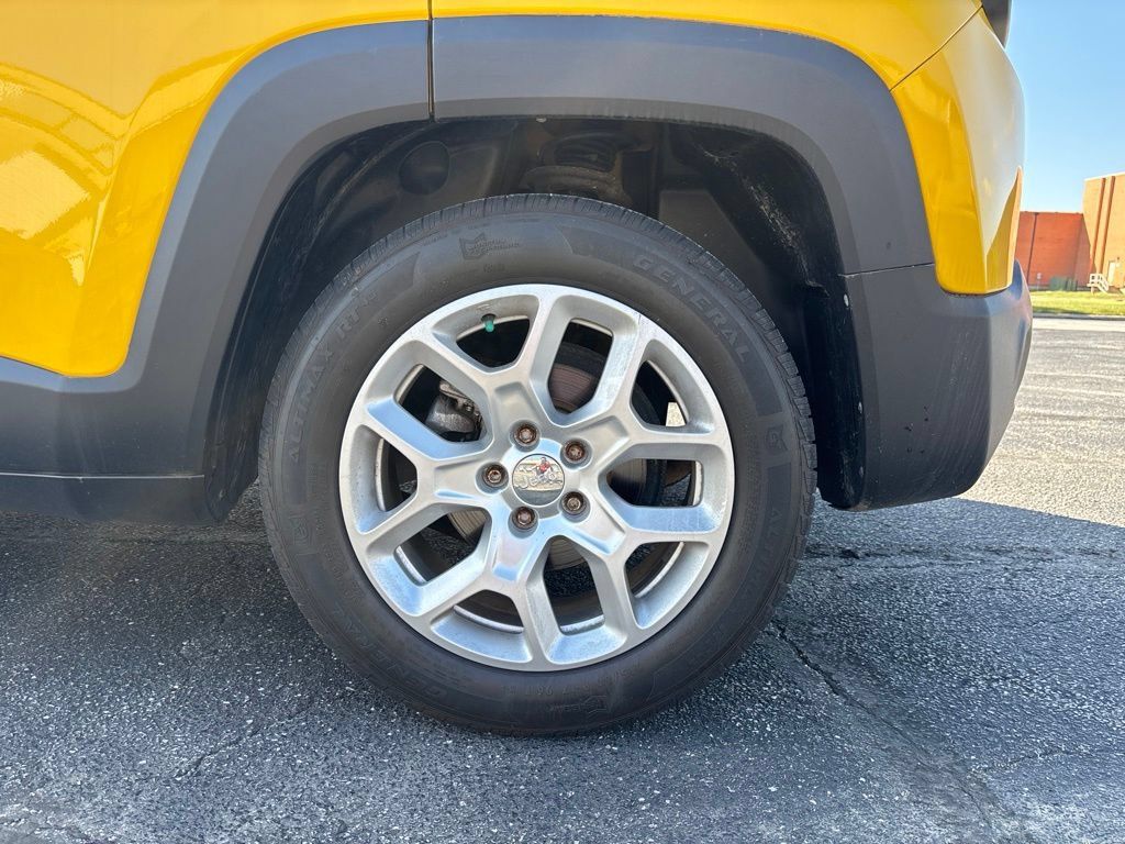 Used 2015 Jeep Renegade Sport w/ Power & Air Group FWD image 12