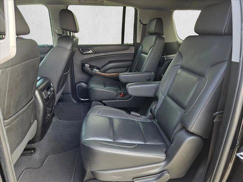 Used 2019 Chevrolet Suburban Premier image 18