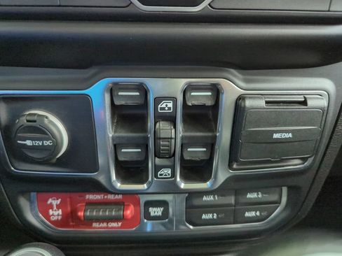 Used 2020 Jeep Wrangler Unlimited Rubicon w/ Dual Top Group AWD/4WD image 19