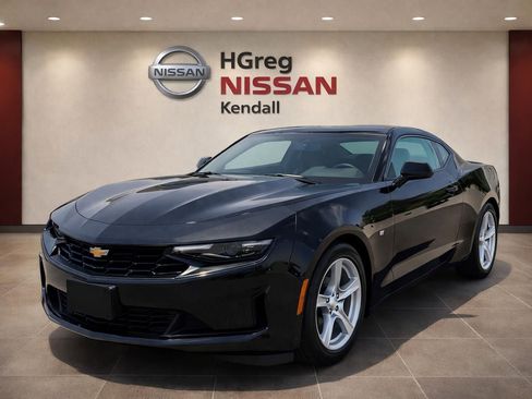 Used 2022 Chevrolet Camaro LT RWD image 3