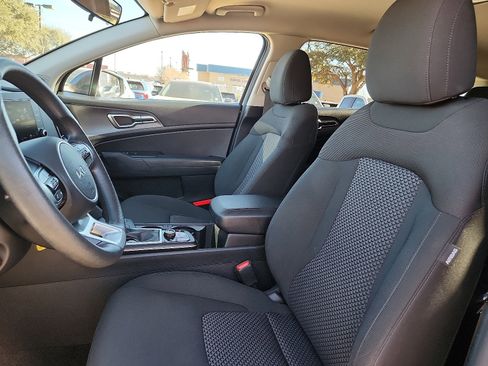 Used 2024 Kia Sportage LX image 11