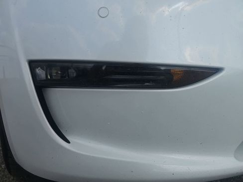 Used 2022 Tesla Model Y Performance image 12