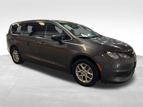 Used 2023 Chrysler Voyager LX image 7