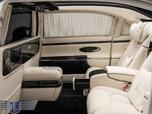 Used 2009 Maybach 62 S RWD image 7