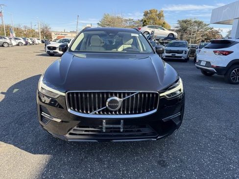 Certified 2022 Volvo XC60 B5 Momentum w/ Climate Package image 12