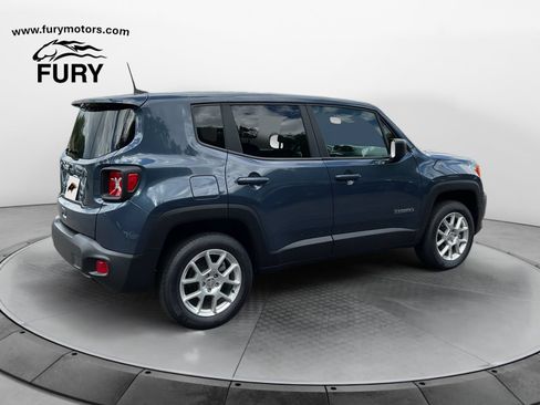 Used 2023 Jeep Renegade Latitude AWD/4WD image 3