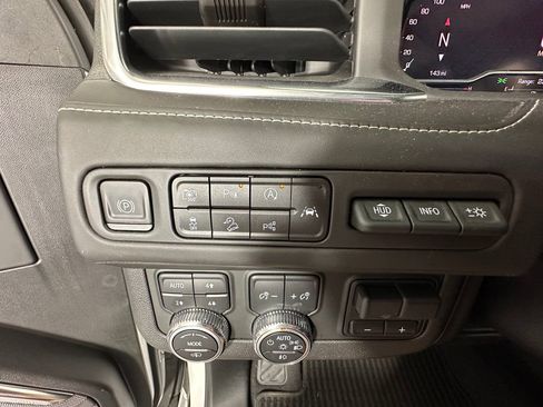 Used 2023 GMC Yukon Denali Ultimate image 29