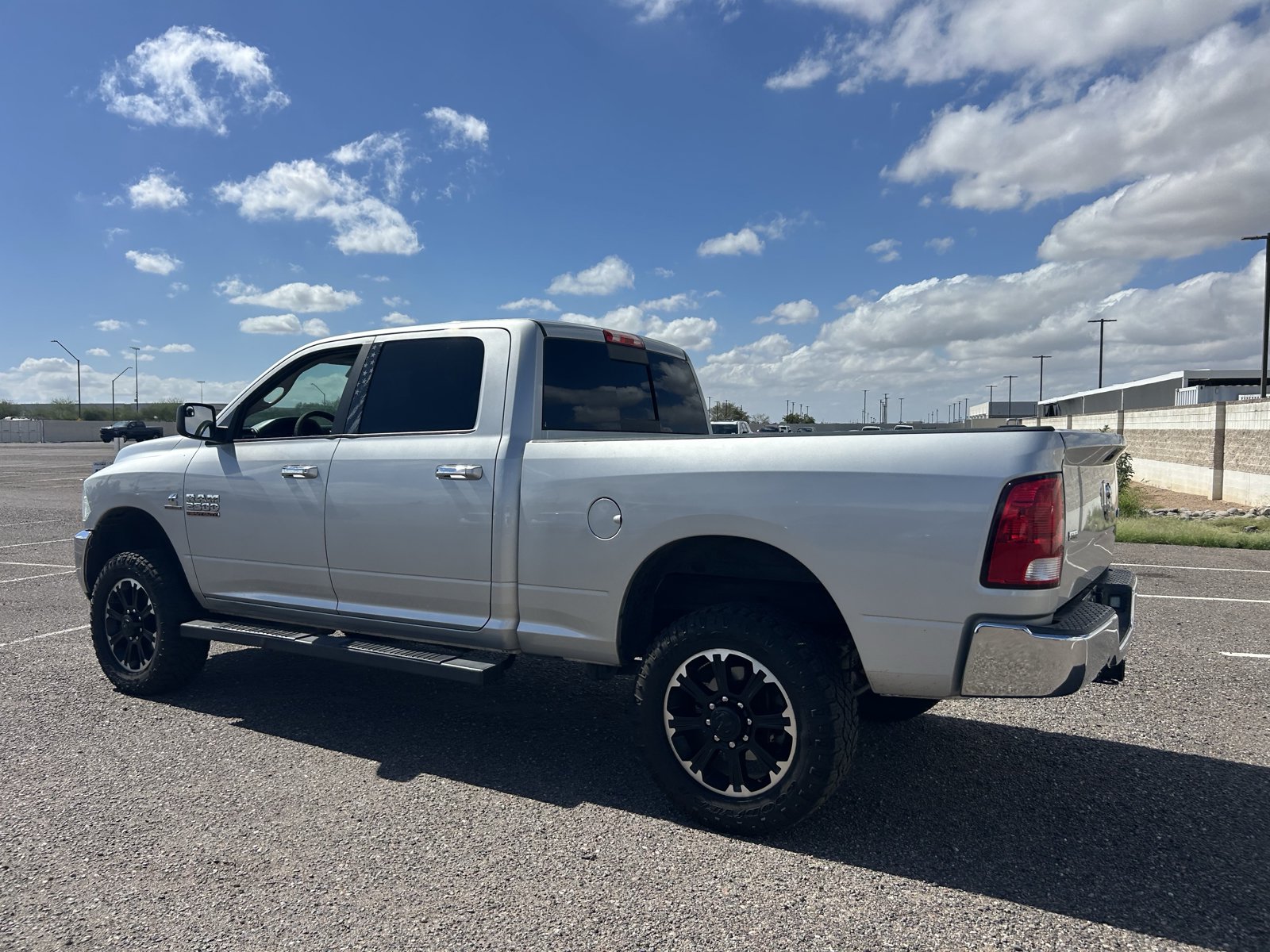 Used 2018 RAM 2500 SLT AWD/4WD image 3