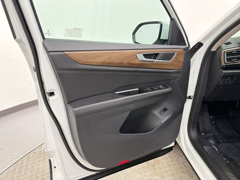 Used 2025 Volkswagen Atlas SE AWD/4WD image 20