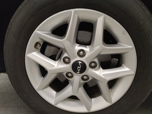 Used 2025 Kia Soul LX w/ LX Technology Package FWD image 31