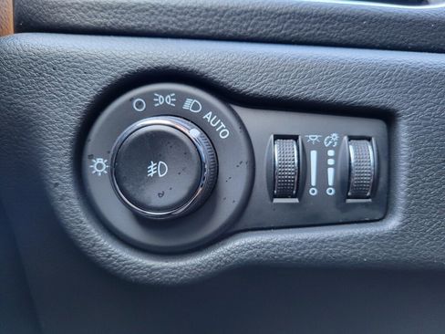 Used 2023 Chrysler Pacifica Pinnacle image 23