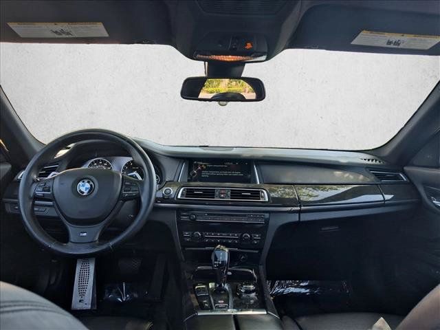 Used 2013 BMW 750i RWD image 18