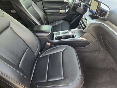 Used 2020 Ford Explorer XLT w/ Equipment Group 202A RWD image 13