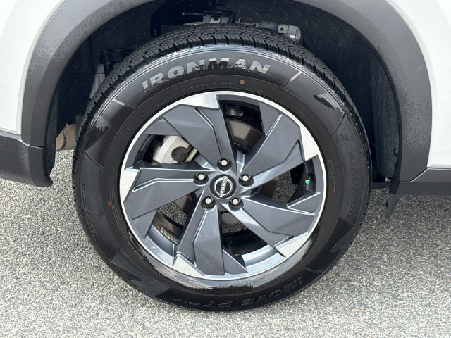Used 2025 Nissan Rogue SV FWD image 17