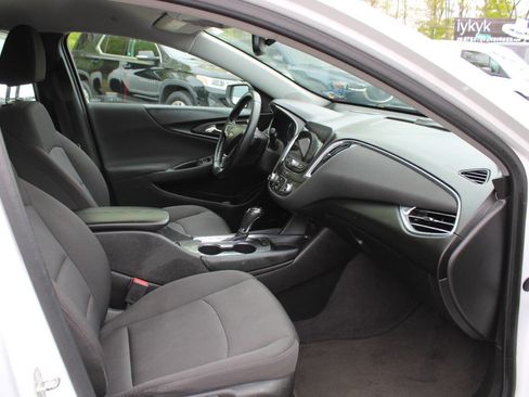 Used 2018 Chevrolet Malibu LT w/ Driver Confidence Package FWD image 29