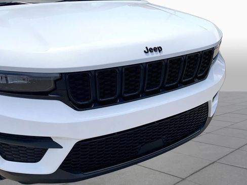 Used 2024 Jeep Grand Cherokee Altitude AWD/4WD image 29