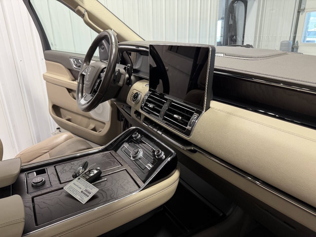 Used 2022 Lincoln Navigator L Reserve AWD/4WD image 29