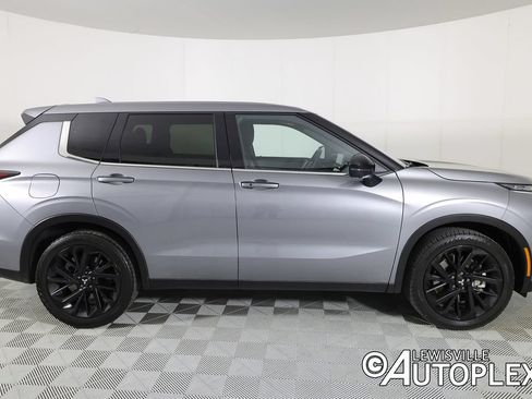 Used 2024 Mitsubishi Outlander SE Black Edition FWD image 4