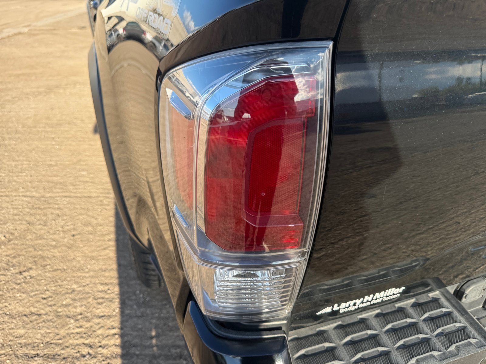 Used 2022 Toyota Tacoma TRD Off-Road w/ Technology Package AWD/4WD image 30